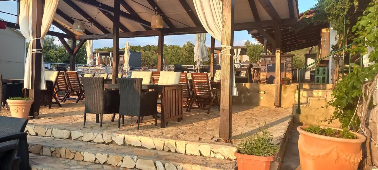 Beach House Danica - Resort & Tavern Bain, Free Transport, Pool, Island Of Zut - Kornati Pristanisce Exterior foto